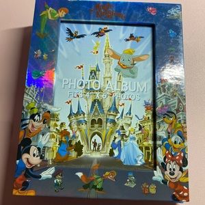 Disney World Magic Kingdom Photo Album - 4x6 100 photos.